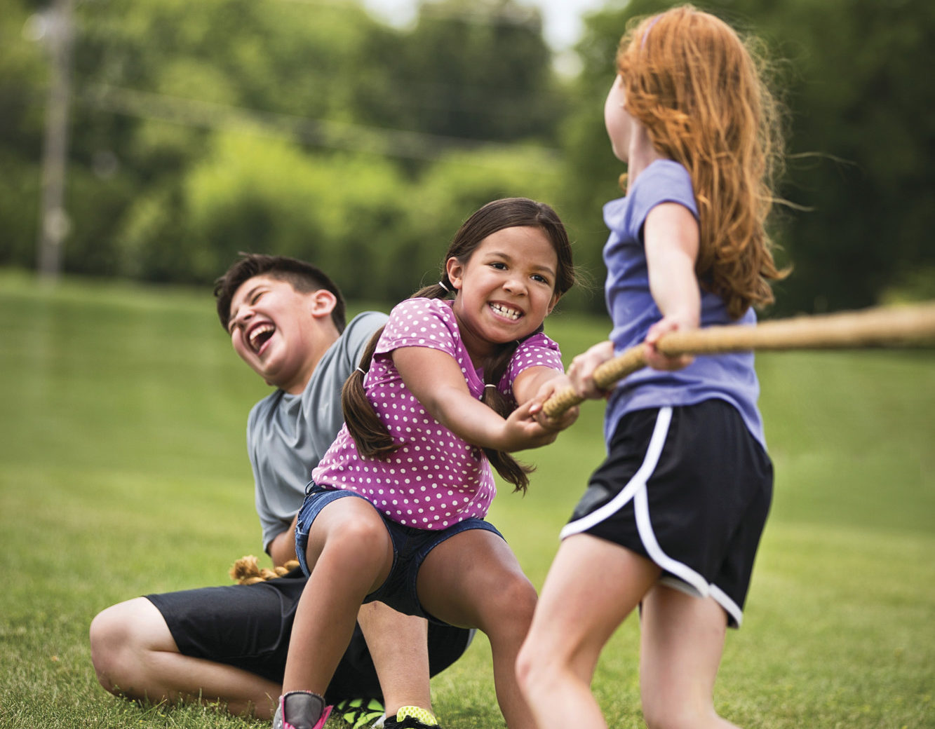 Дети в прыжке. Youth Summer Camp. Children playing iphone. Play Action.